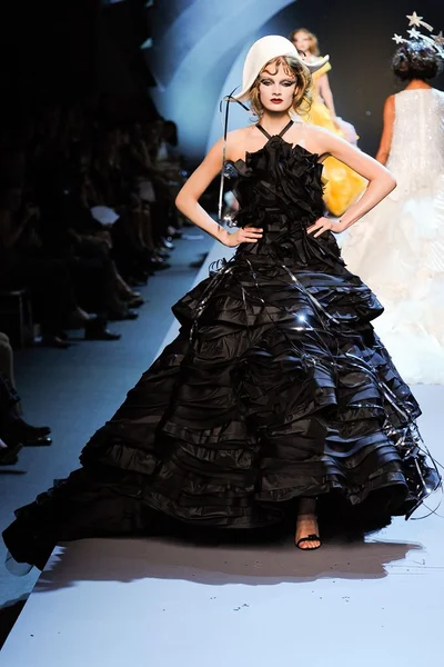 Look 32